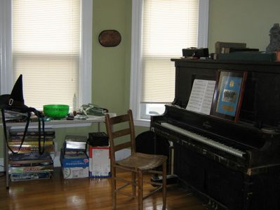 Piano
Tha'ts my awesome player piano (doesn't work though), and a bunch of board games, mostly monopoly, and some other projects I need to work on.
Lynn MA apartment 2006-2008
