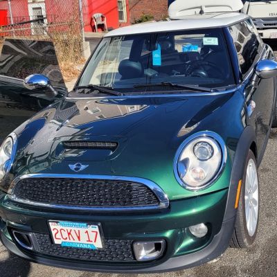 2011 MINI Cooper S
Manual Transmission, British Racing Green with white top, sun/moon roof. January 2022
Keywords: MINI
