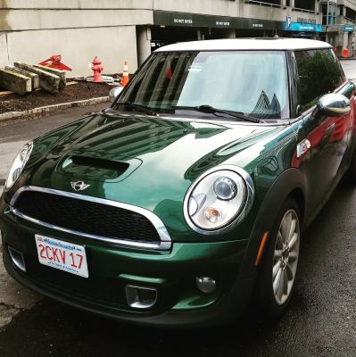2011 MINI Cooper S
Manual Transmission, British Racing Green with white top, sun/moon roof. 2022
Keywords: MINI