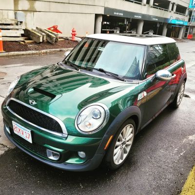 2011 MINI Cooper S
Manual Transmission, British Racing Green with white top, sun/moon roof. 2022
Keywords: MINI